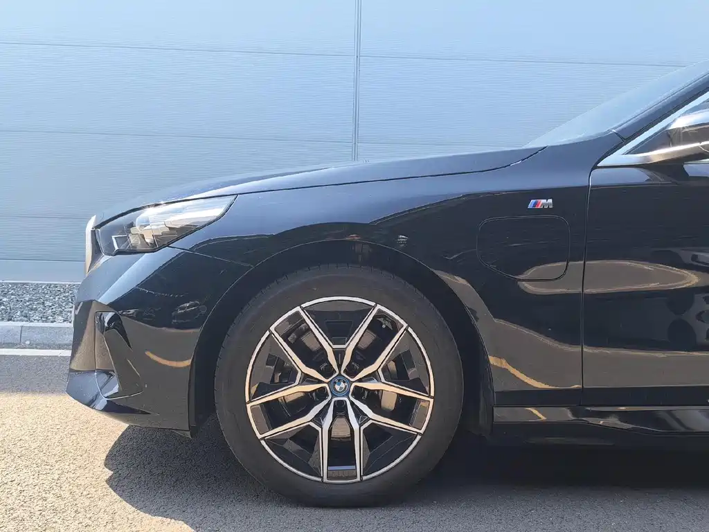 BMW i5 2024 eDrive 35L Luxury M Sport Package