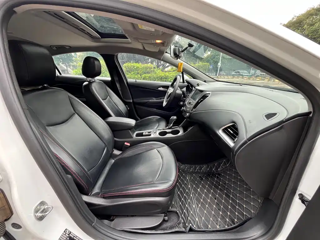 Chevrolet Cruze 2017 1.5L Auto Pioneer Sunroof Edition