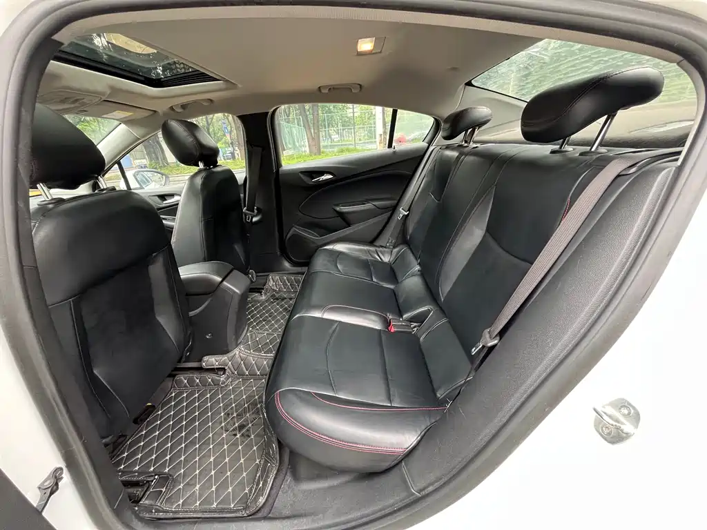 Chevrolet Cruze 2017 1.5L Auto Pioneer Sunroof Edition