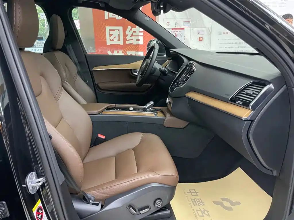 Volvo XC90 2024 B6 Momentum 7-Seater
