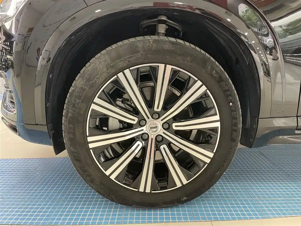 Volvo XC90 2024 B6 Momentum 7-Seater