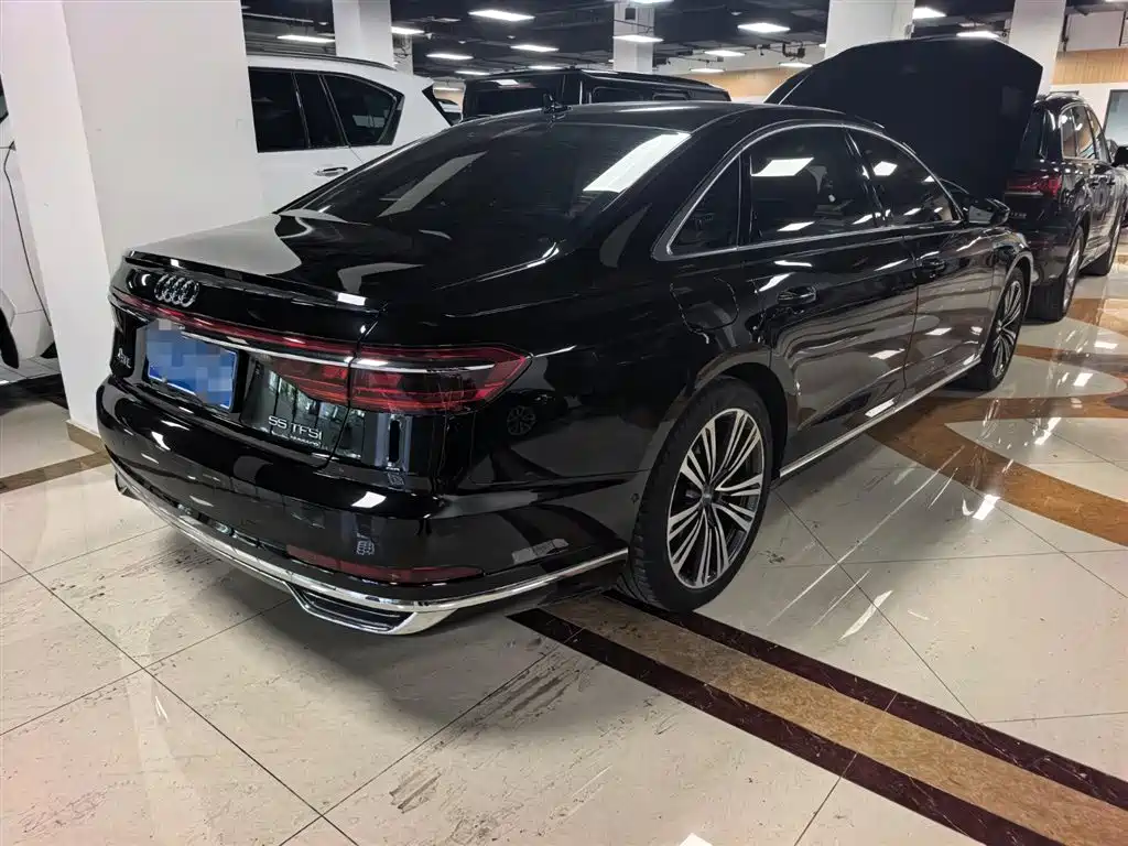 Audi A8L 55 TFSI quattro
