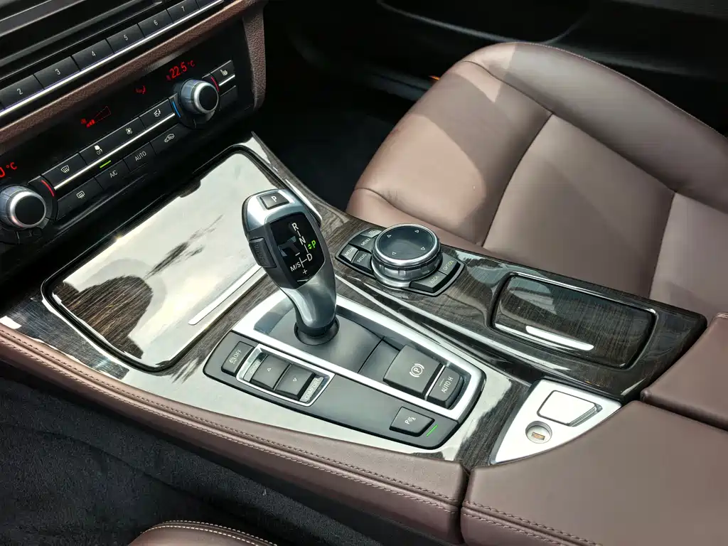 BMW 5 Series 2014 525Li Luxury Design Package