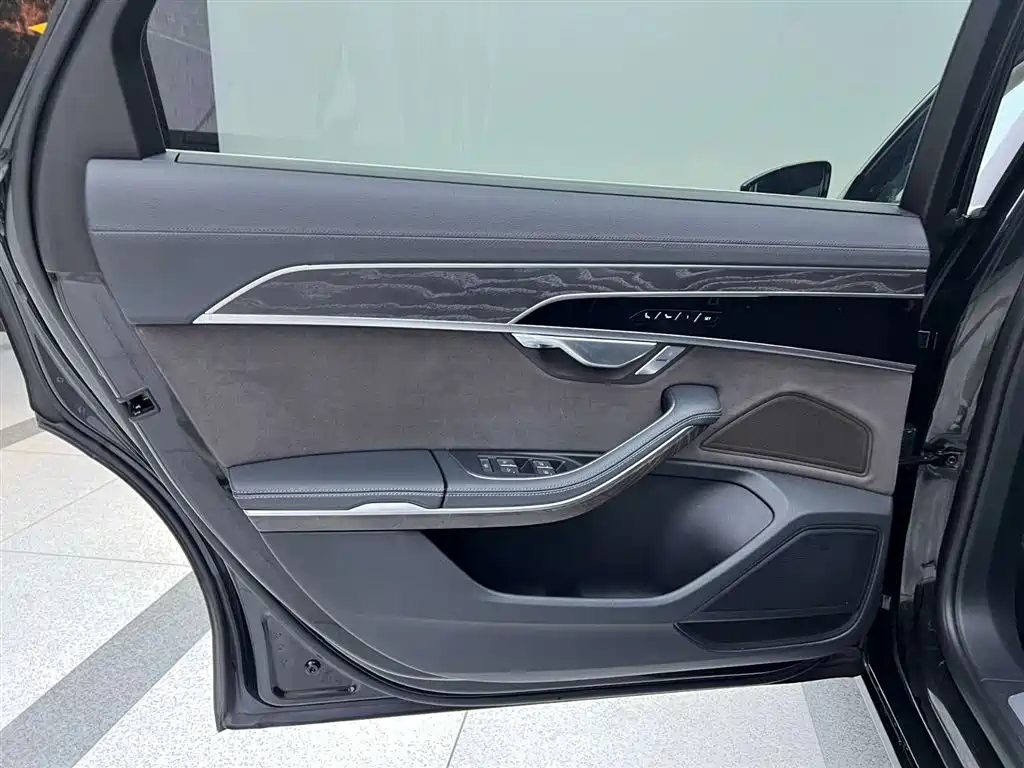 Audi A8L 50 TFSI quattro Selection Plus