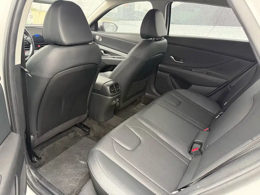 Hyundai Elantra 2023 1.5L CVT LUX Premium Edition