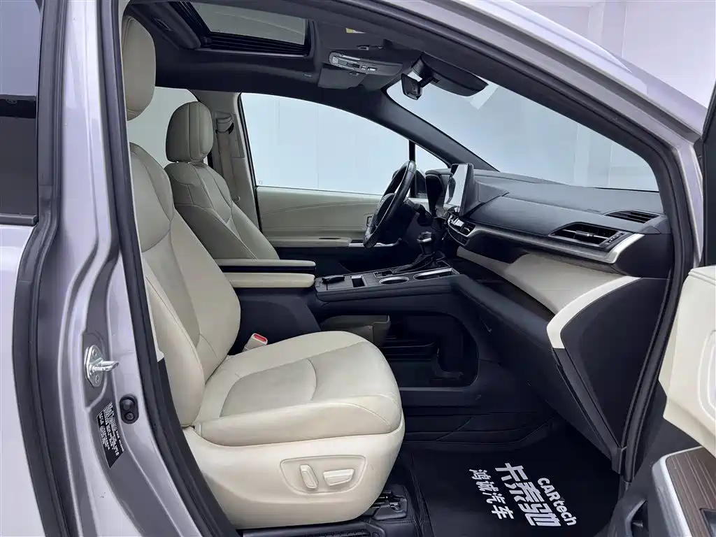Toyota Granvia 2023 2.5L Hybrid Noble PLUS Edition
