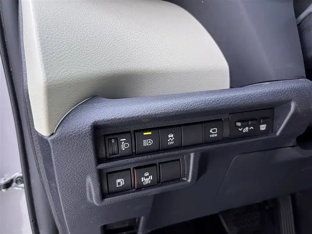 Toyota Granvia 2023 2.5L Hybrid Noble PLUS Edition