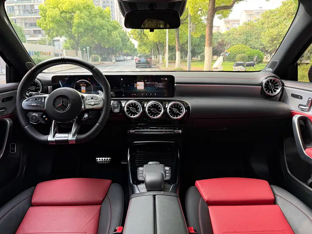 Mercedes-Benz AMG A 35 L 4MATIC 2022