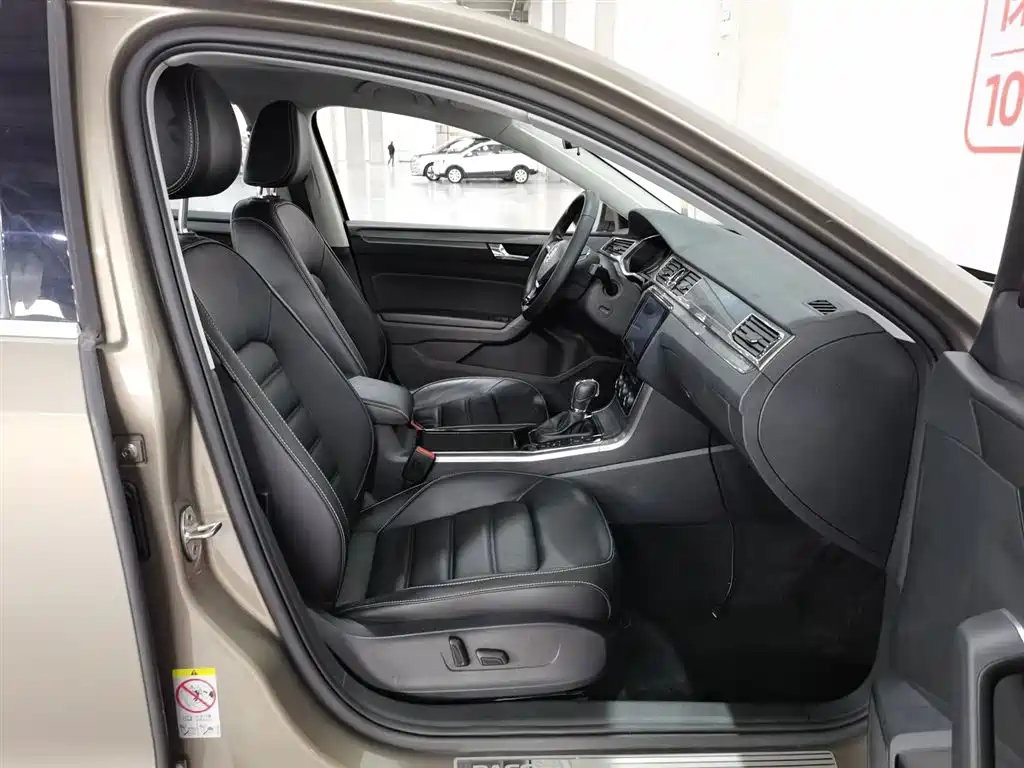 Volkswagen Passat 2017 330TSI DSG Zunrong Edition