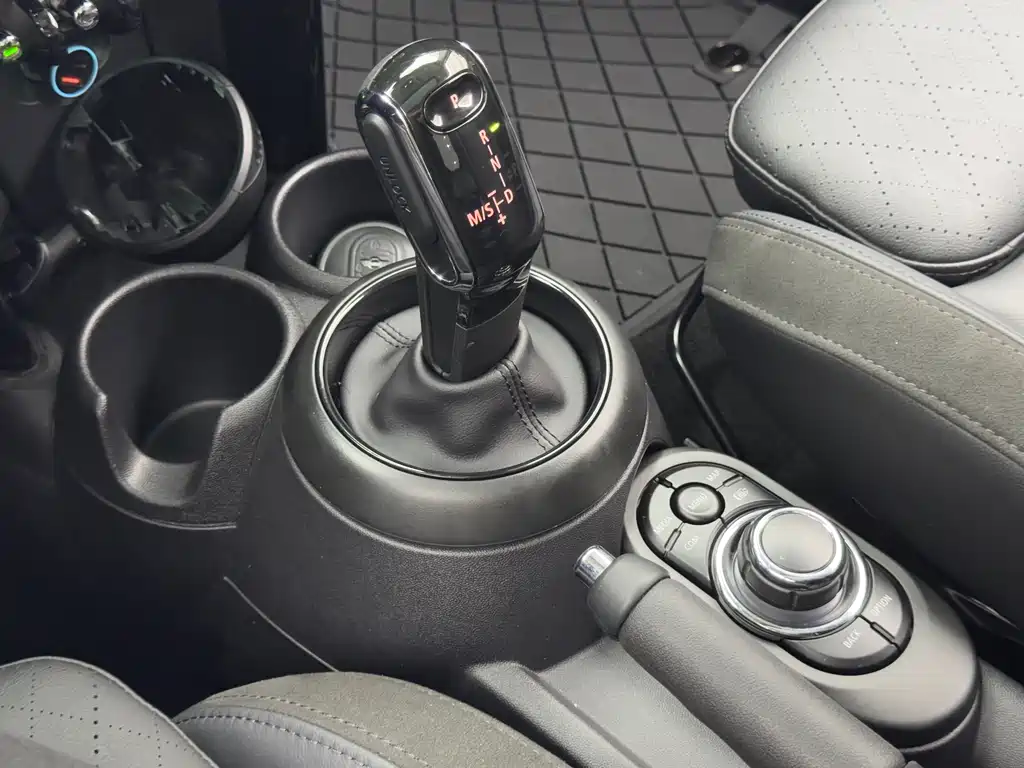 MINI 2022 1.5T COOPER Artist