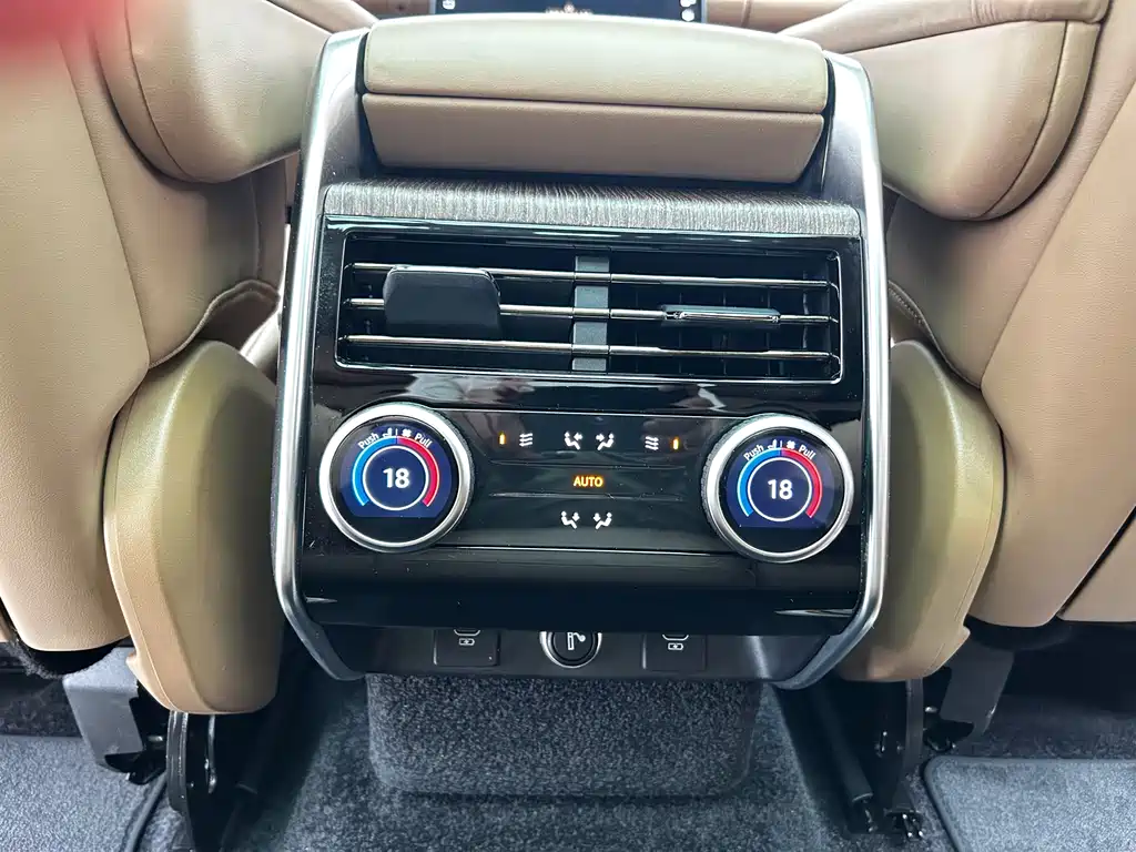 Range Rover 2024 3.0 L6 360PS SE