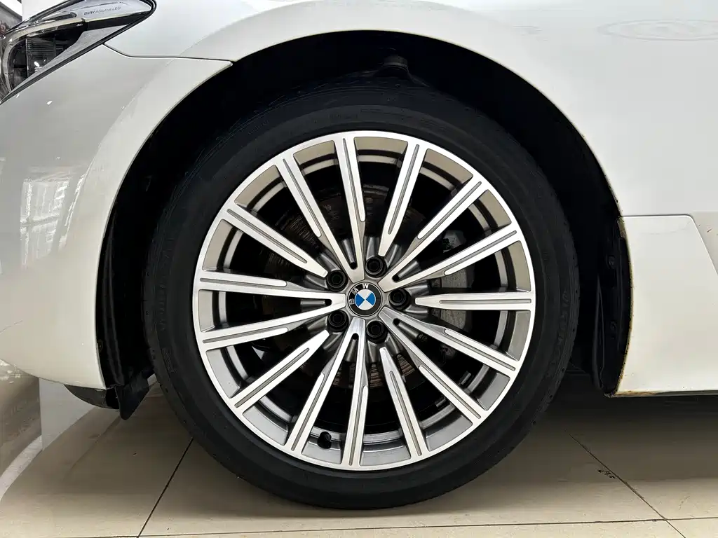 BMW 6 Series GT 2019 630i Luxury Design Package