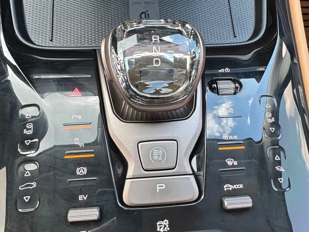 Denza D9 2022 DM-i 970 AWD Zunrong Edition