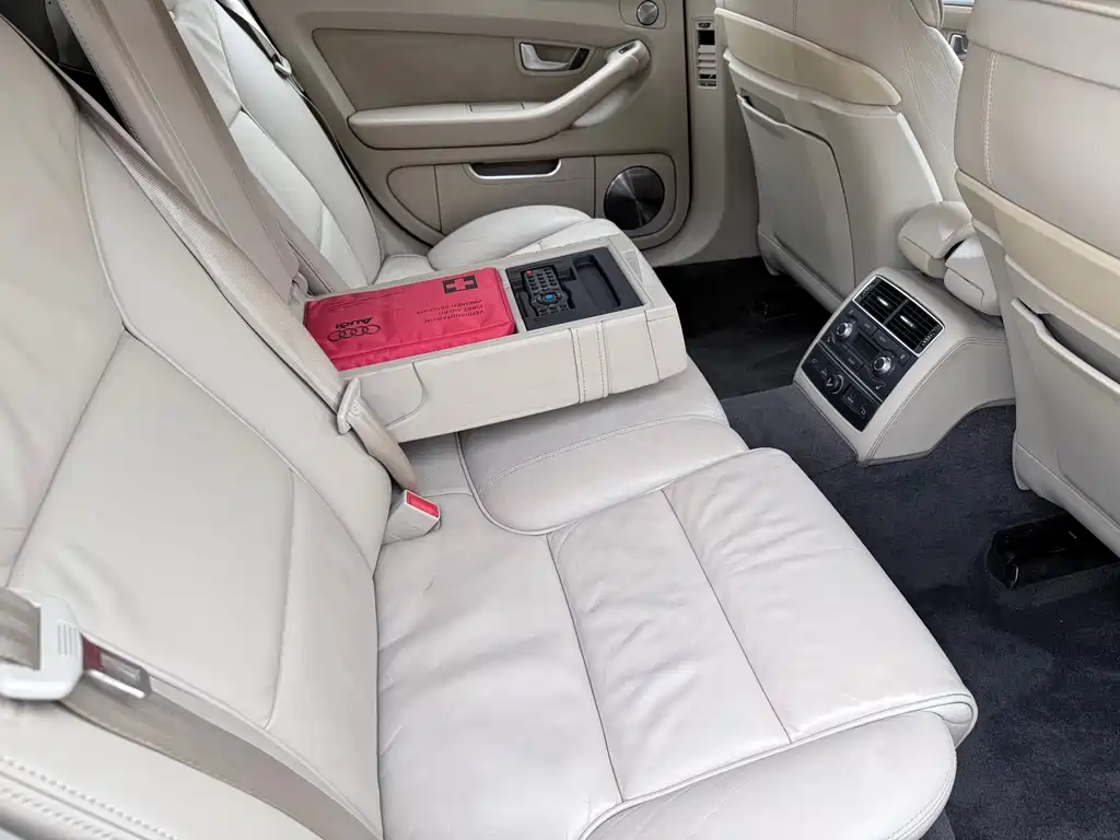 Audi S8 2009 S8 5.2 FSI quattro