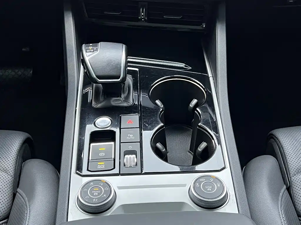 Volkswagen Touareg 2021 3.0TSI R-Line Classic Sport Package