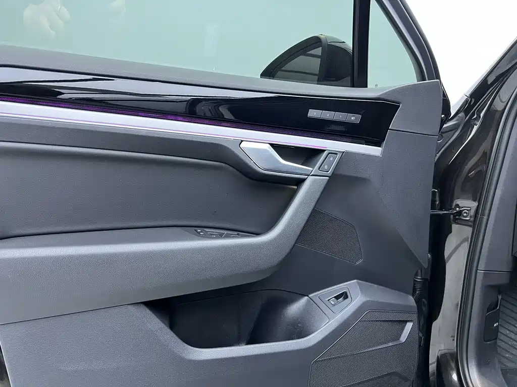 Volkswagen Touareg 2021 3.0TSI R-Line Classic Sport Package