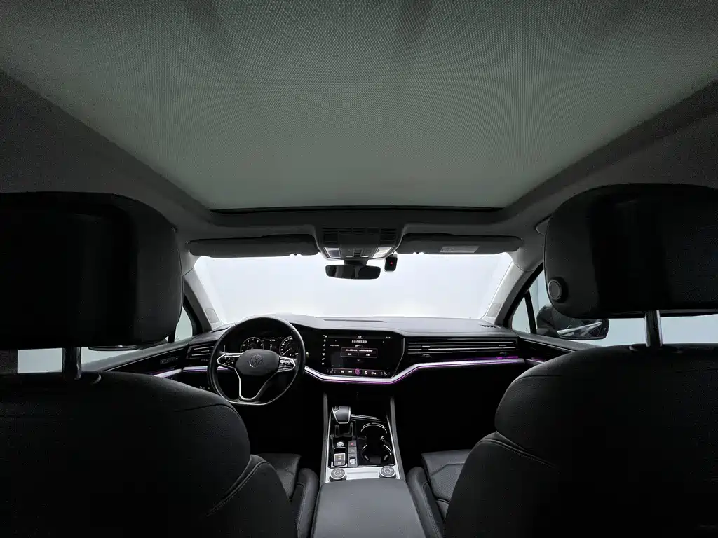 Volkswagen Touareg 2021 3.0TSI R-Line Classic Sport Package