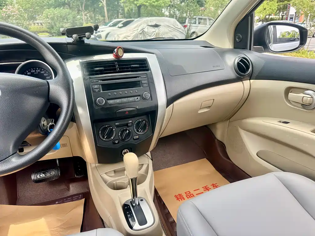 Nissan Livina 2015 1.6 XE CVT Comfort Edition
