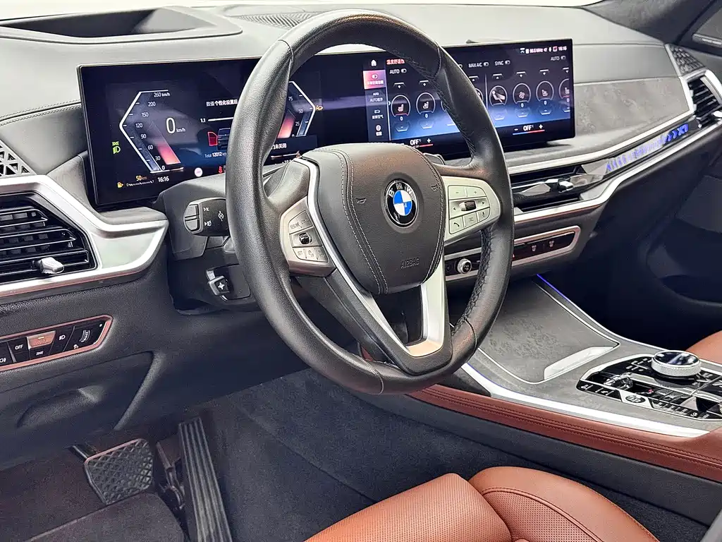 2023 BMW X7 xDrive40i Luxury Package