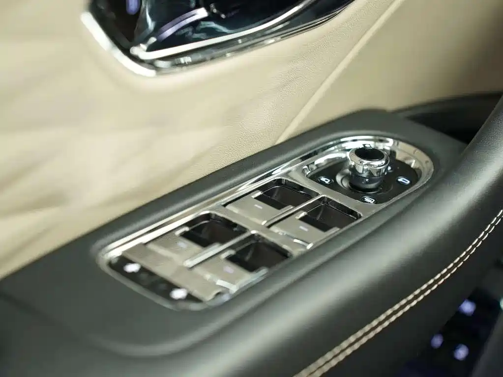 Bentley Flying Spur 2024 4.0T V8 Azure