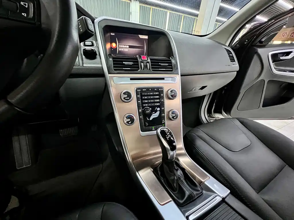 Volvo XC60 2017 T5 AWD Momentum Plus