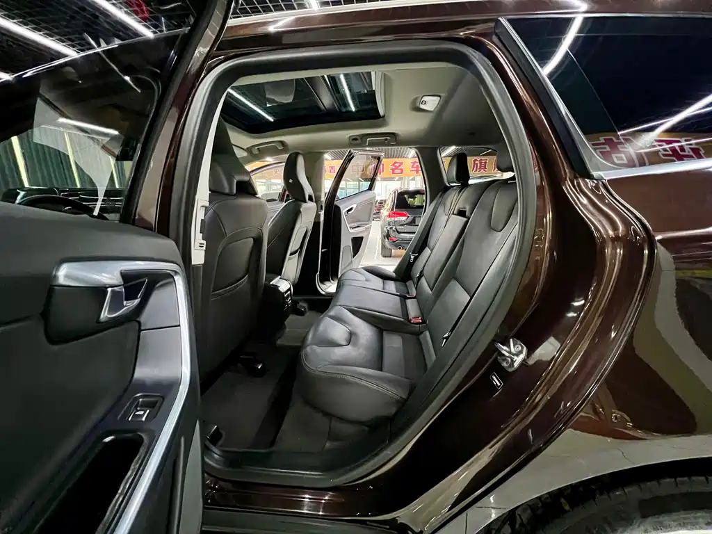 Volvo XC60 2017 T5 AWD Momentum Plus