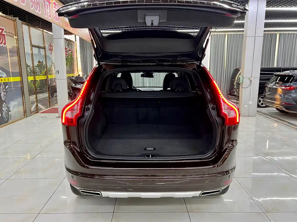 Volvo XC60 2017 T5 AWD Momentum Plus
