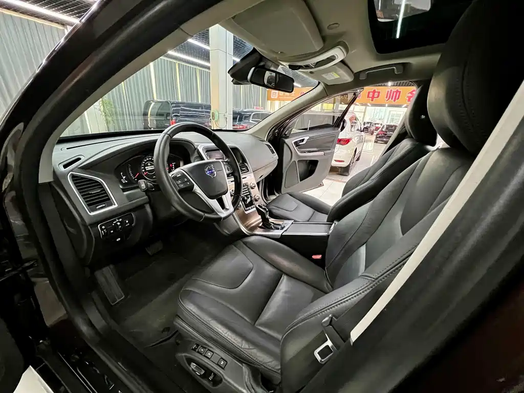 Volvo XC60 2017 T5 AWD Momentum Plus
