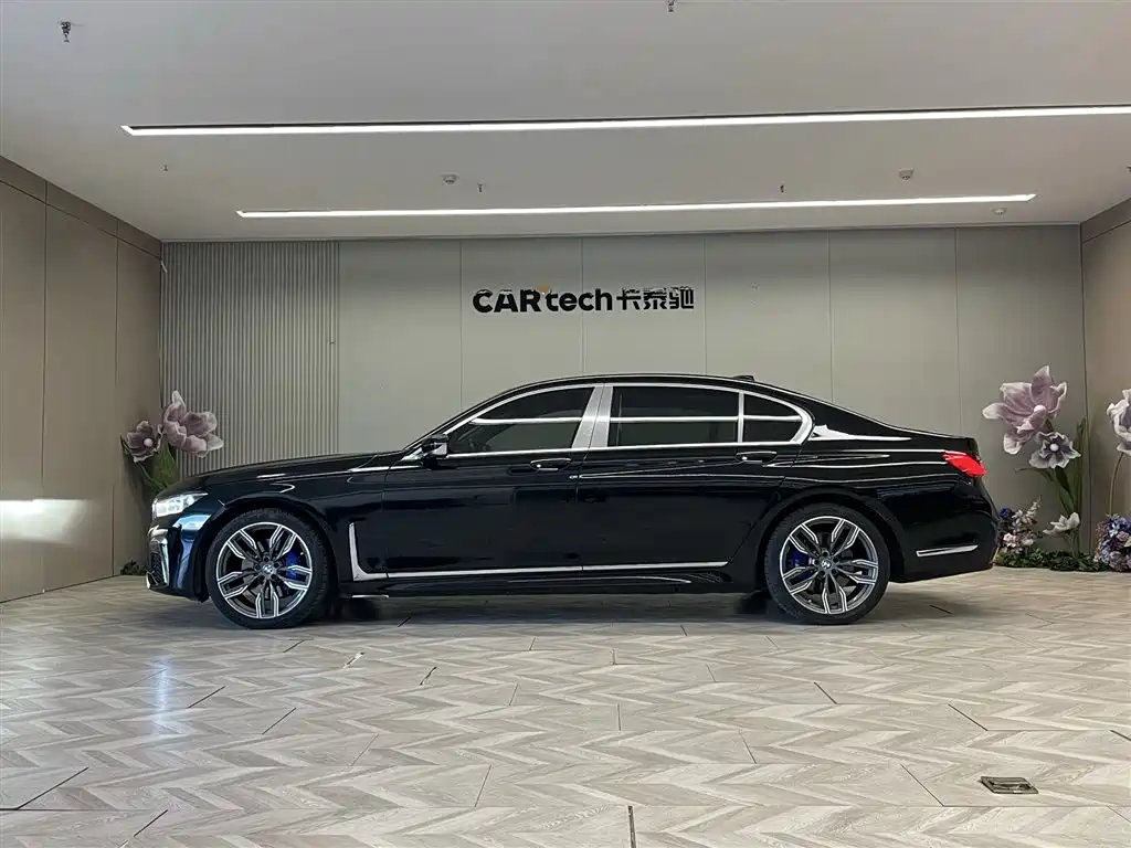 BMW 7 Series 2016 730Li Leading Edition - фото 8