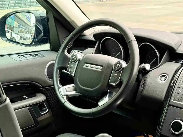 Land Rover Discovery 2017 3.0 SC V6 S