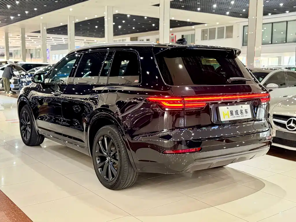 Li ONE 2021 Extended Range 6-Seater