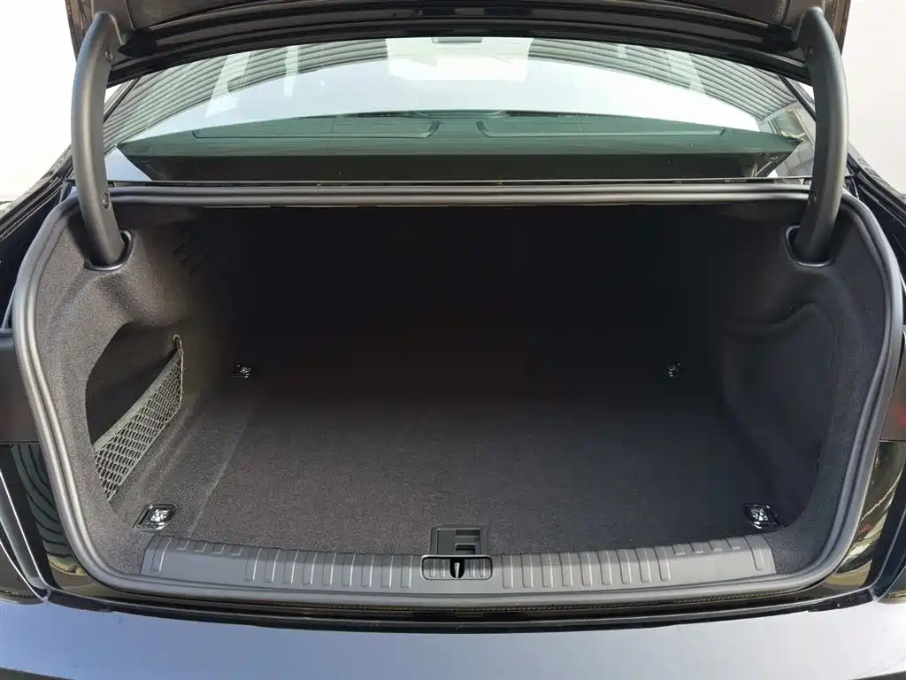 Audi A6L 2025 45 TFSI quattro Zhenxuan Dynamic Edition - фото 7