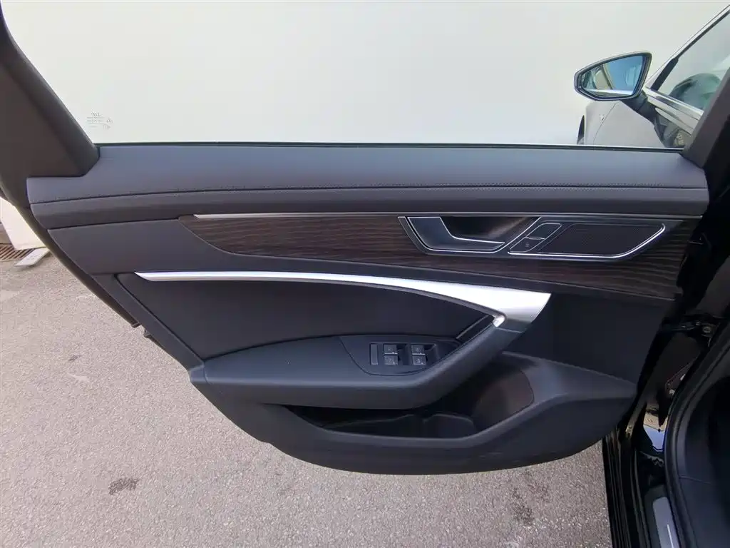 Audi A6L 2025 45 TFSI quattro Zhenxuan Dynamic Edition - фото 24