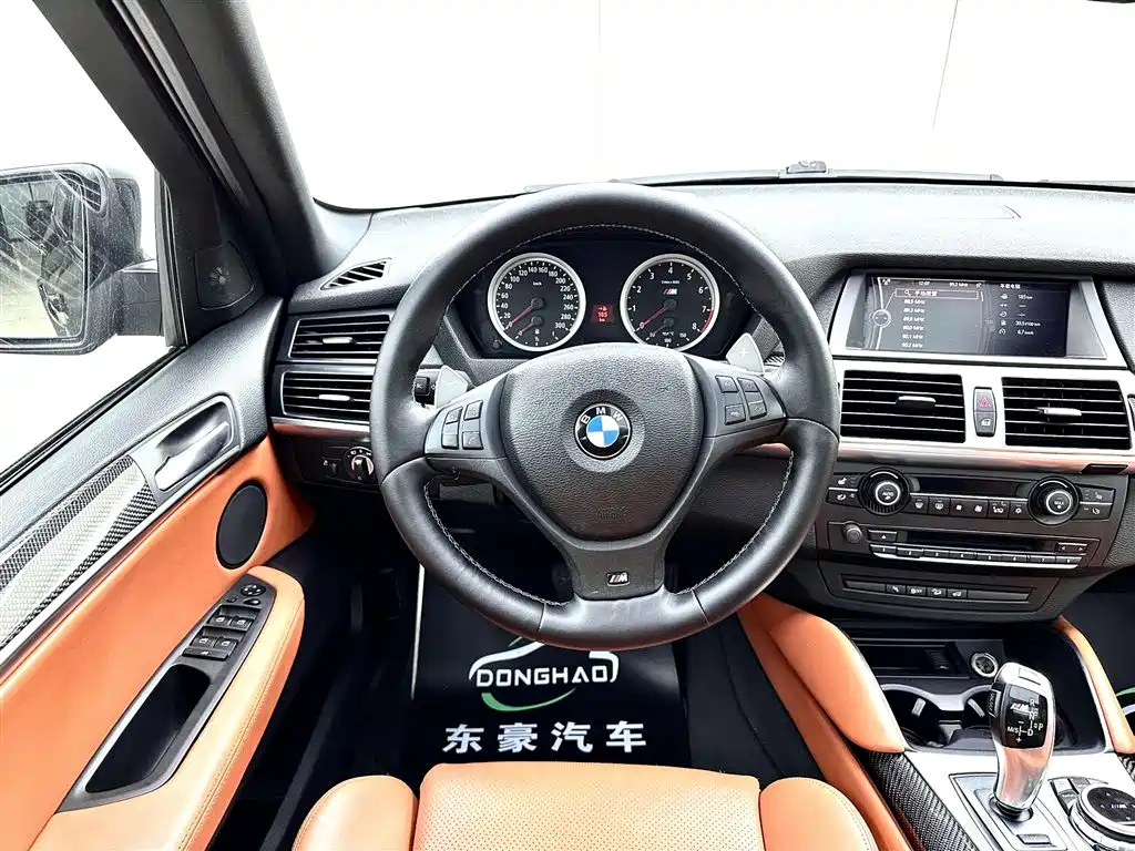 BMW X5 M - фото 9