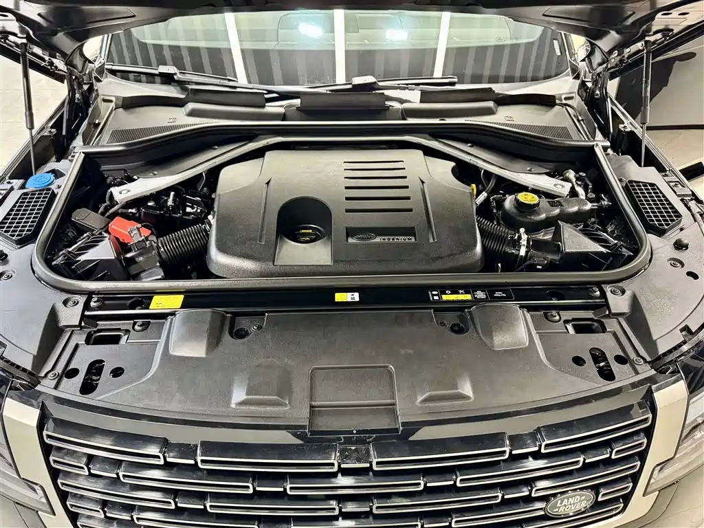 Range Rover 2024 model 3.0 L6 400PS SE LWB 7-seater