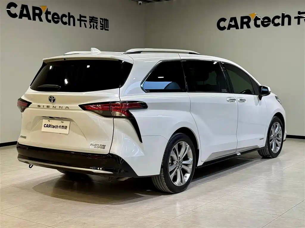 Toyota Sienna 2023 2.5L Hybrid Platinum Edition