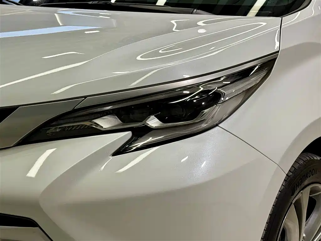 Toyota Sienna 2023 2.5L Hybrid Platinum Edition