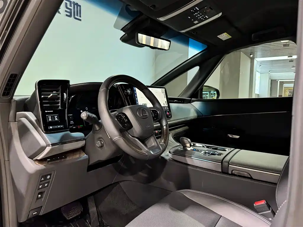 Lexus LM 2023 350h 7-Seat Elegant Edition
