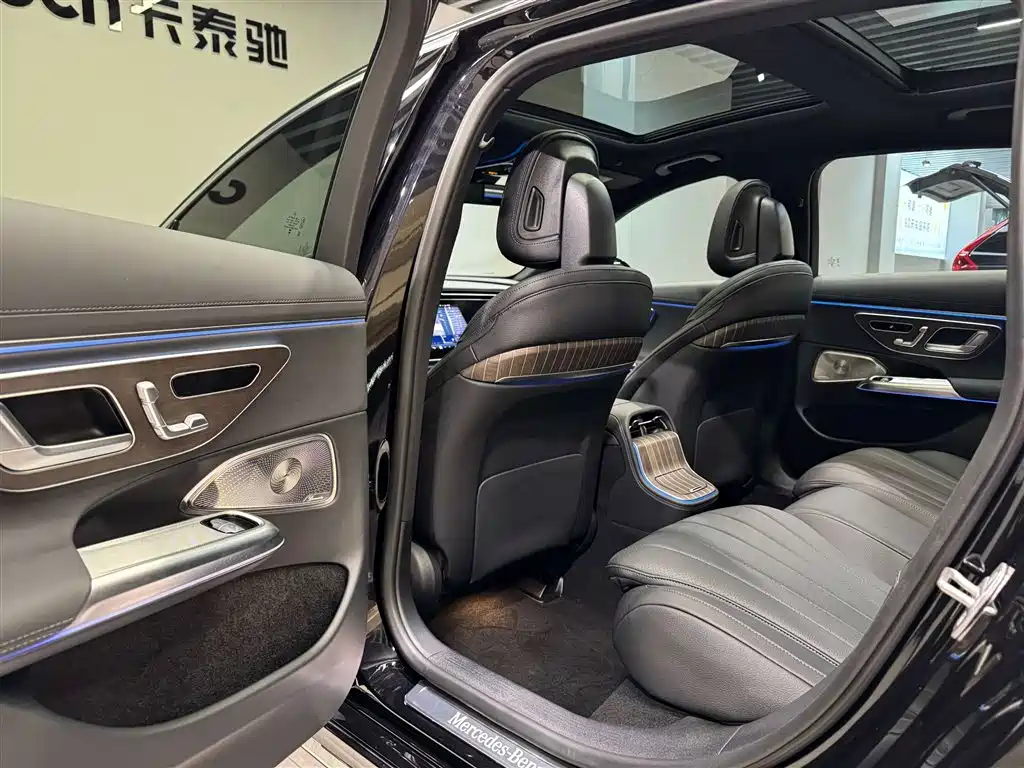 Mercedes-Benz E-Class 2024 E 300 L Luxury