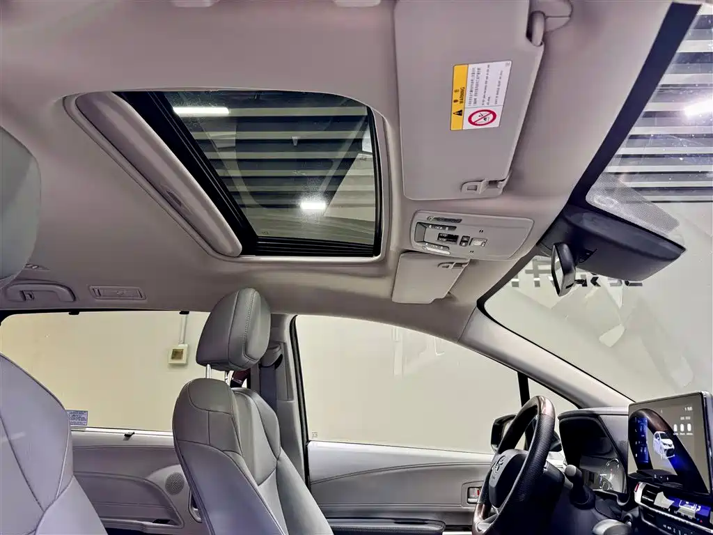 Toyota Granvia 2024 2.5L Hybrid Comfort Edition