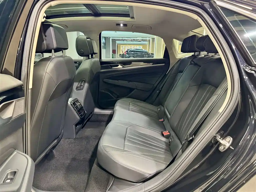 Volkswagen Passat 2025 Elite Edition 330TSI