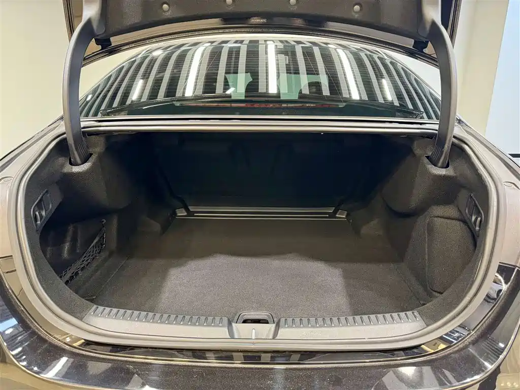Mercedes-Benz E-Class 2024 E 300 L Luxury
