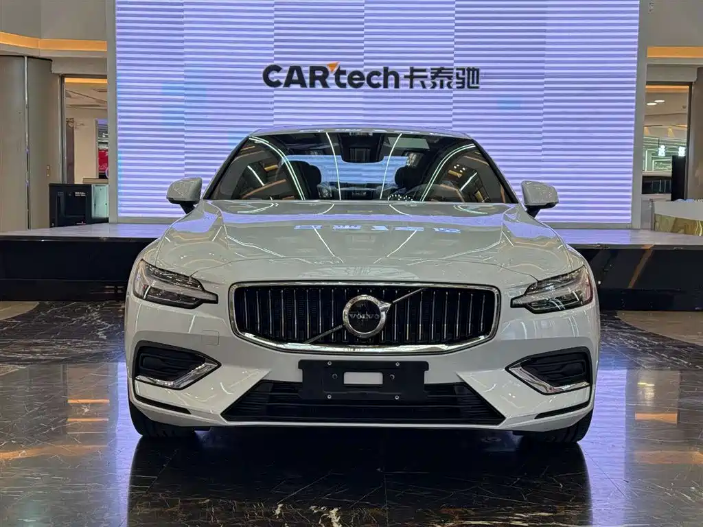 Volvo S60 2026 B4