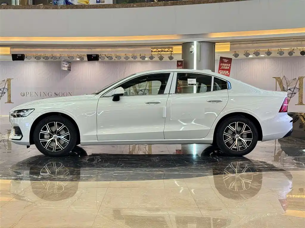Volvo S60 2026 B4