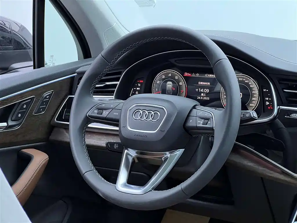 Audi Q7 2025 55 TFSI quattro S line
