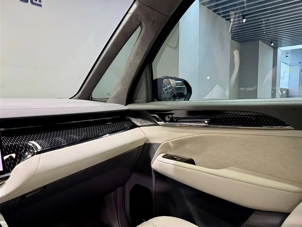 Zeekr 009 2024 7-Seater Aisle Edition AWD 108kWh