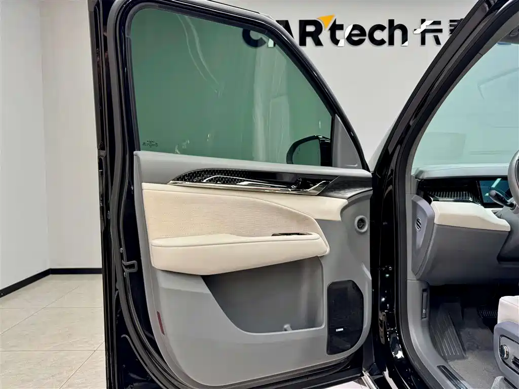 Zeekr 009 2024 7-Seater Aisle Edition AWD 108kWh
