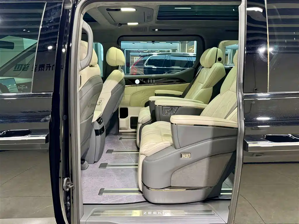 Zeekr 009 2024 7-Seater Aisle Edition AWD 108kWh