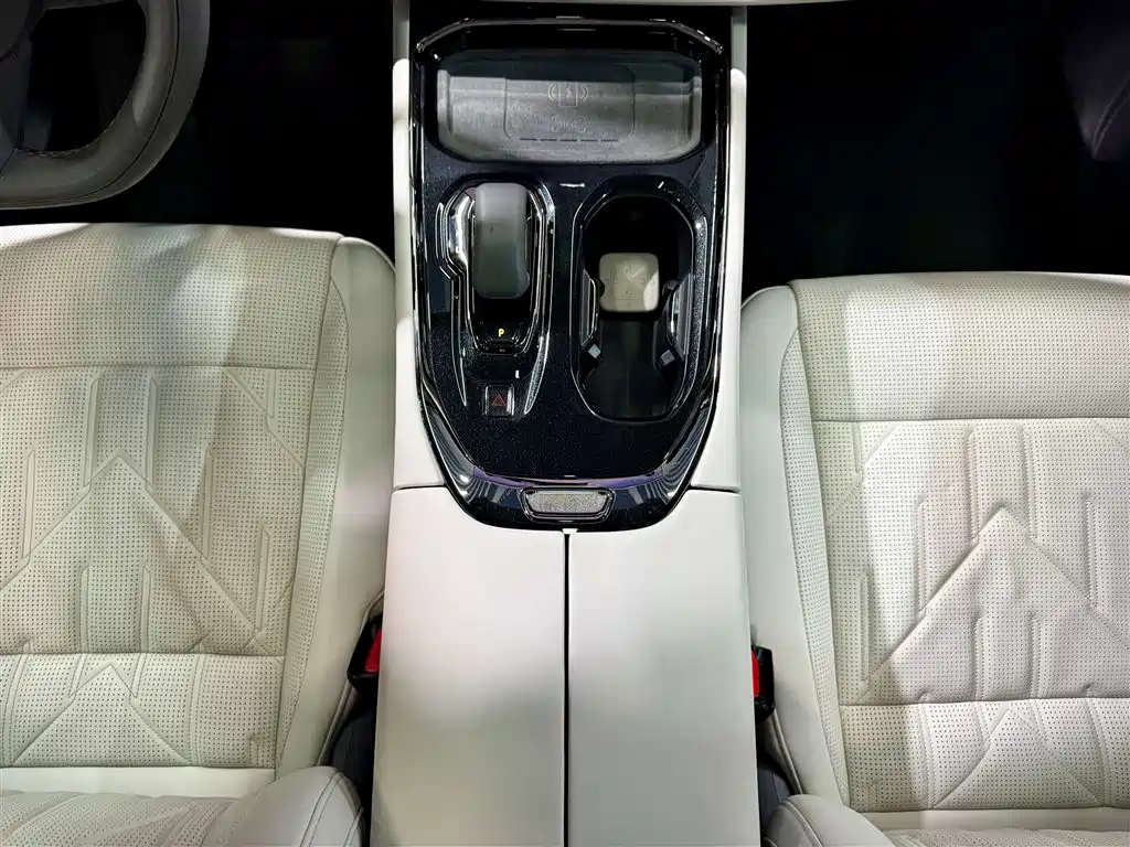 Zeekr 009 2024 7-Seater Aisle Edition AWD 108kWh