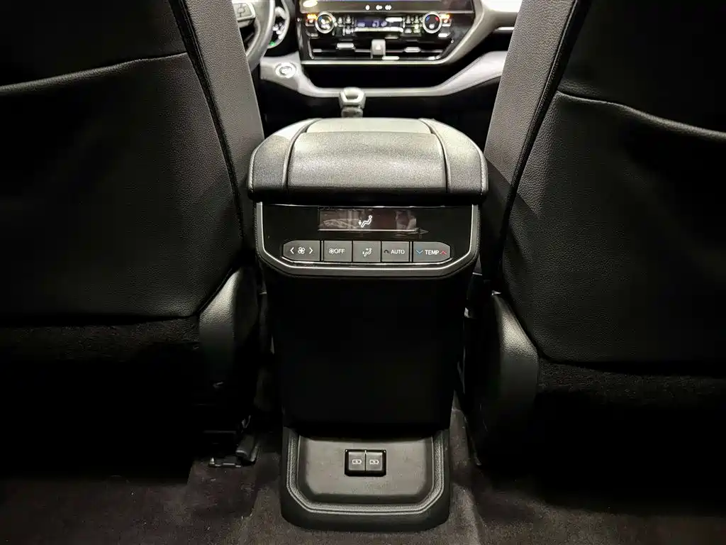 Highlander 2023 2.5L HEV AWD Premium 7-Seater